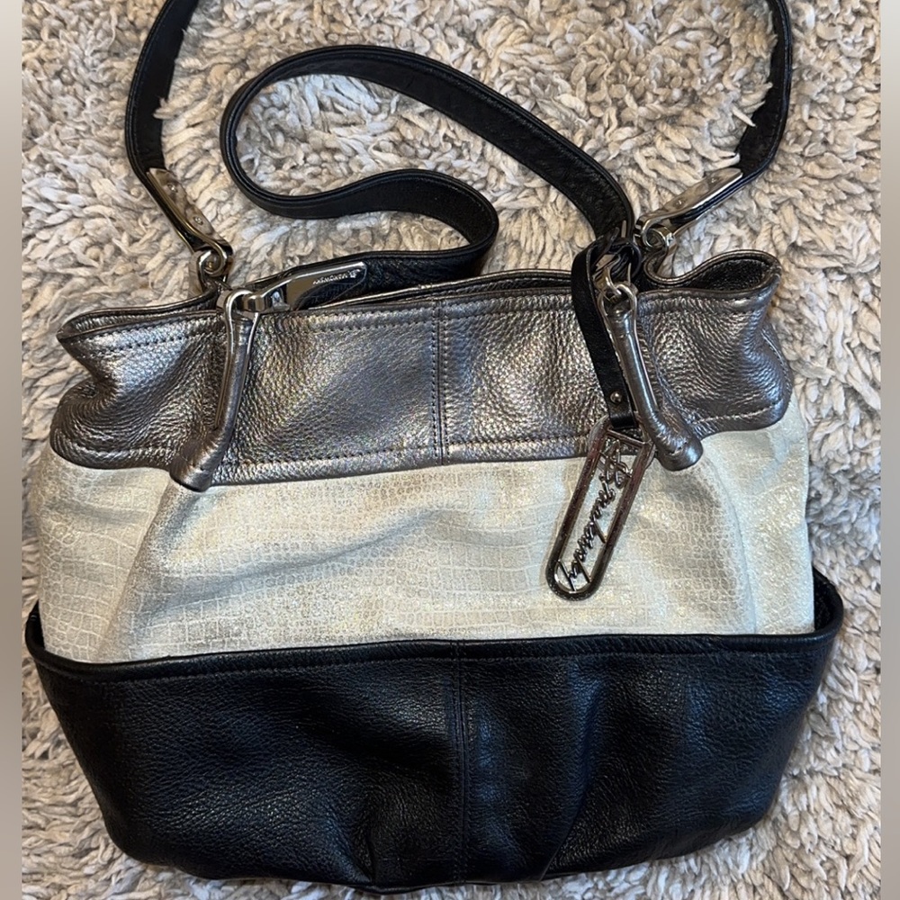 BEAUTIFUL lightly used B. Makowsky leather bag.